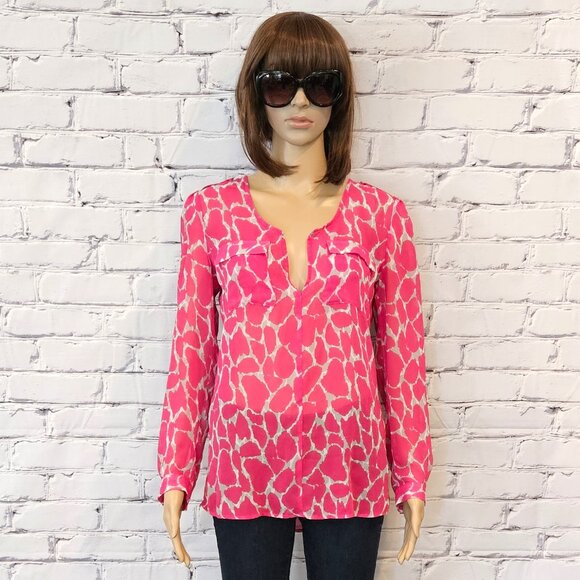 BANANA REPUBLIC - v-neck animal print in a stunning fuchsia pink blouse - Picture 3 of 10